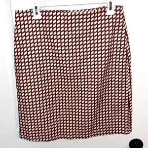 Ann Taylor Factory pencil skirt in rust red and cream print. Size 8
